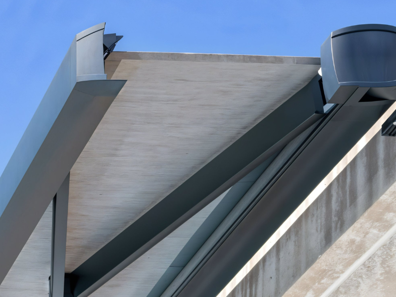 Toldo cofre Cerca instalado en una terraza de Barcelona